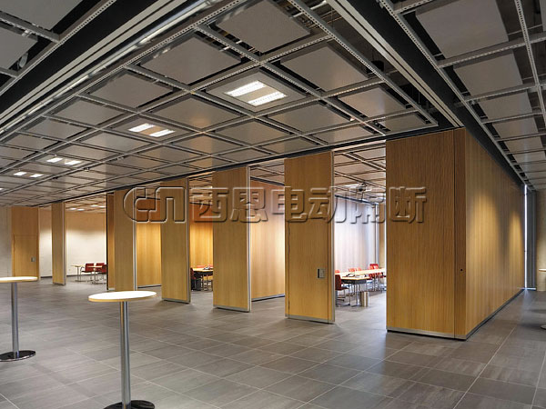 五星級酒店和大型會議中心使用折疊升降電動隔斷的優勢