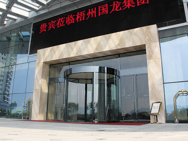 酒店兩翼自動旋轉門價格_西恩自動旋轉門廠家直銷