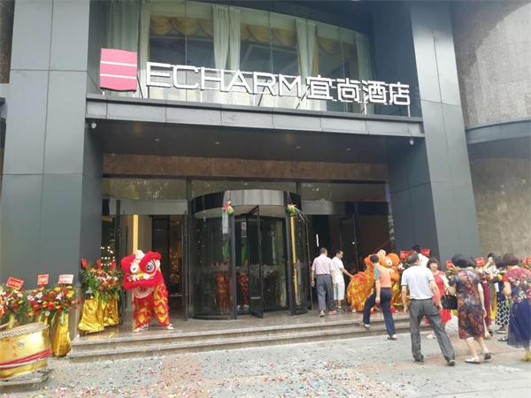 陽江宜尚酒店三翼旋轉(zhuǎn)門工程