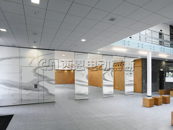 酒店折疊式電動(dòng)隔斷有那些優(yōu)勢(shì)