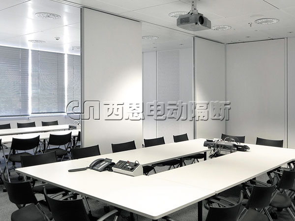 電動(dòng)隔斷廠家分享活動(dòng)隔斷設(shè)計(jì)與選材上的注意事項(xiàng)
