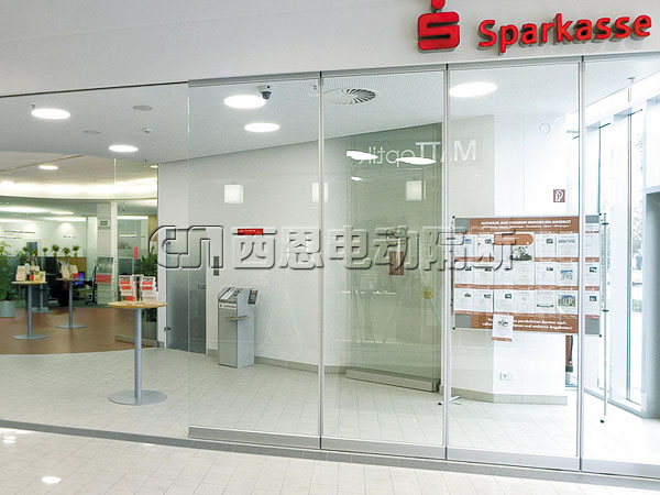 酒店安裝電動隔斷有什么特色