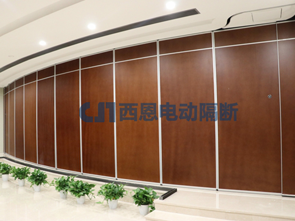 自動隔斷門廠家在材料選擇時有哪些要求